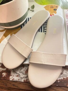 TKEES sandals